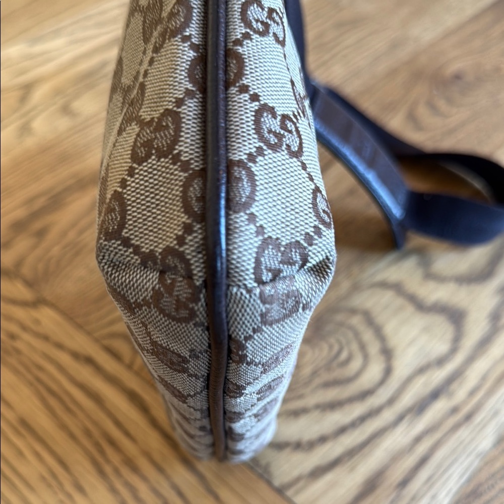 Gucci GG Canvas Messenger Monogram Bag - Picture 10 of 13